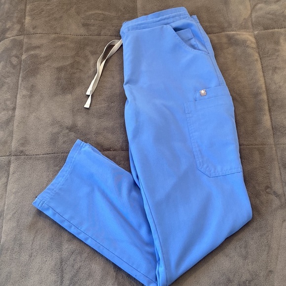 FIGS straight leg scrubs - Picture 2 of 3